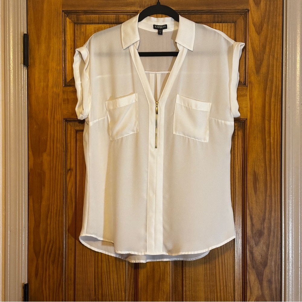 Express White Popover Blouse with V-Neck, Front Zipper and Cap Sleeves, Size M